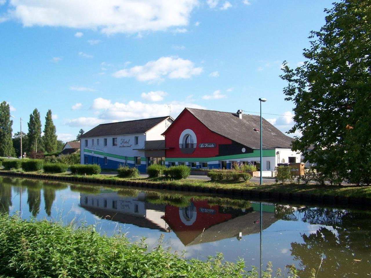 La Peniche Hotel Pierrefitte-sur-Loire Екстериор снимка